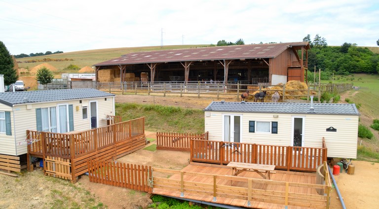 bungalow à la ferme, camping à la ferme, dormir avec les animaux, mobile home à la campagne 