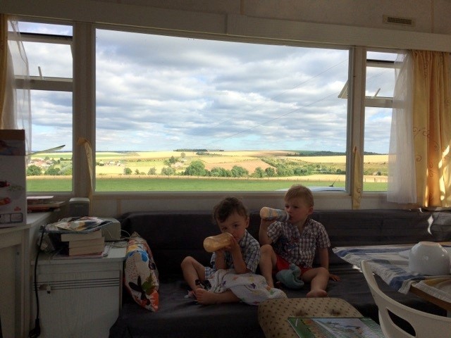 bungalow à la ferme, camping à la ferme, dormir avec les animaux 